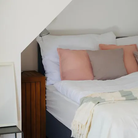 Apartament Exklusive Dachgeschoss-suite Mit Sauna & Terrasse